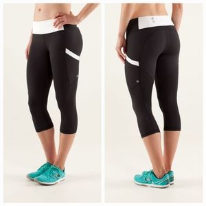 Lululemon Mod Moves Mid-rise Crop Size 8 women's Black / white side pockets